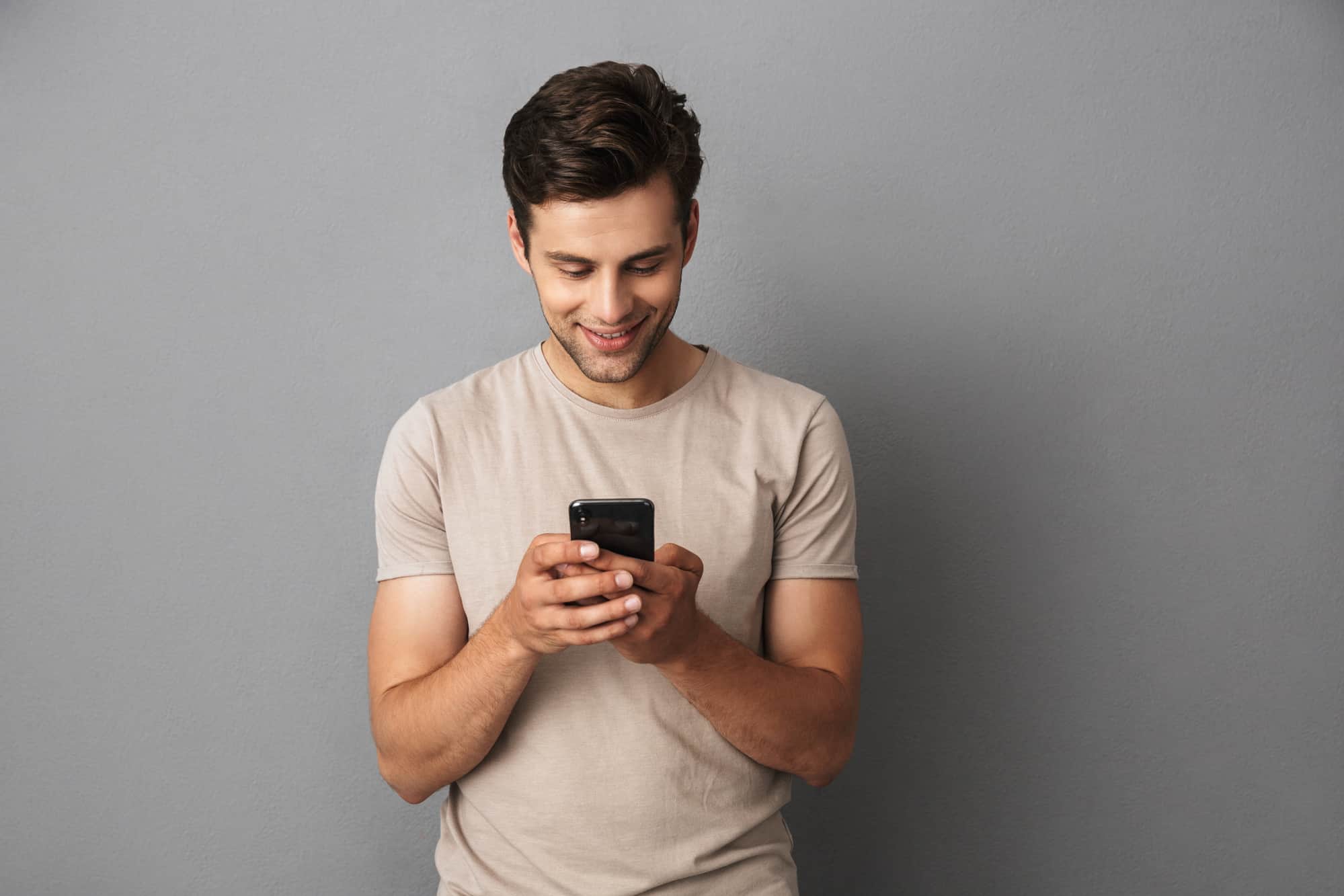 How Guys Text If They Like You (16 Obvious Things They Do) - AskApril