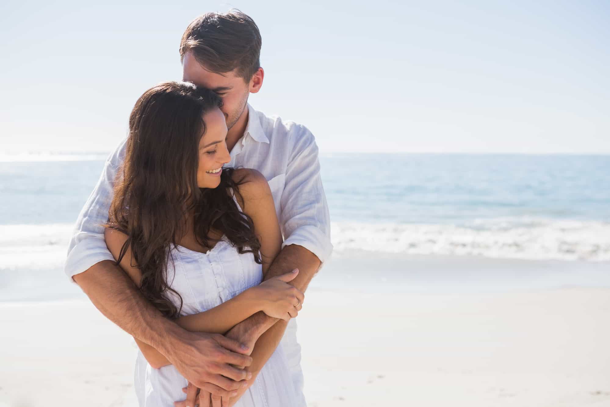 What Does It Mean When A Guy Squeezes You In A Hug (16 Hugs)? 